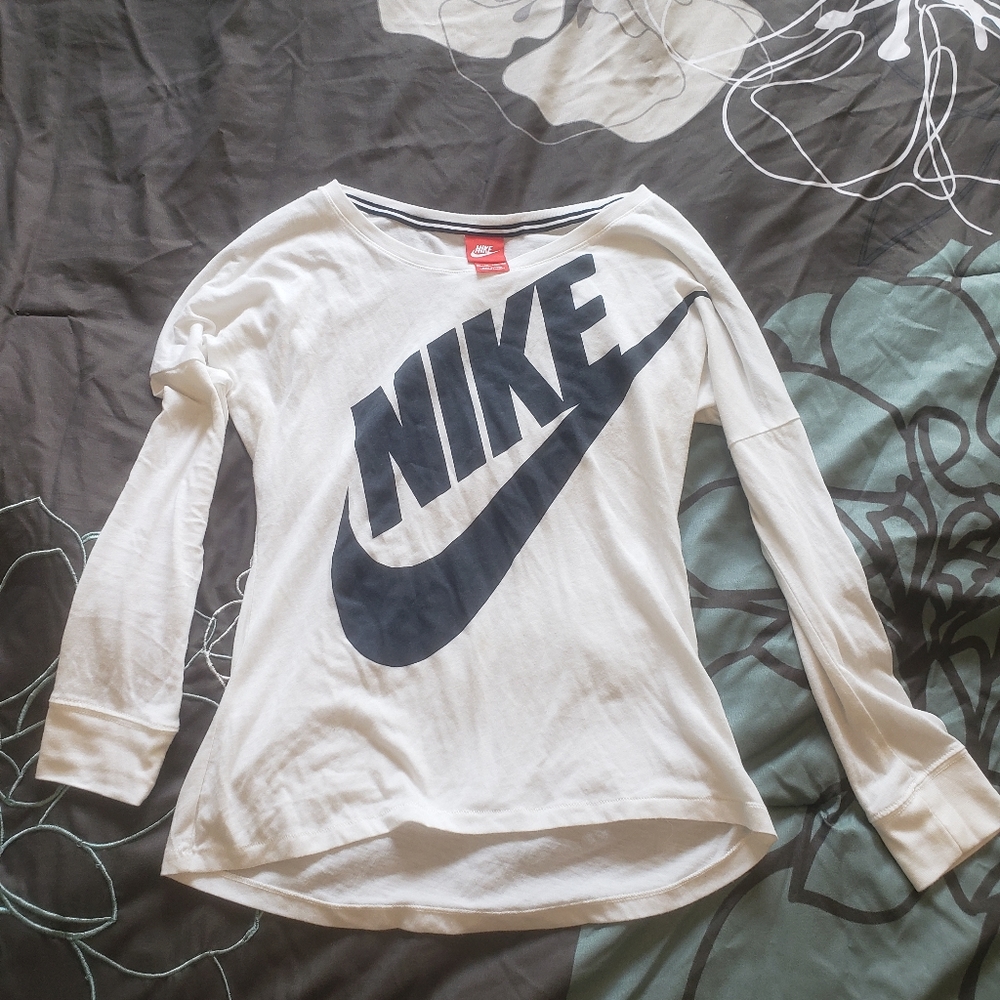 Nike 3/4 sleeve top